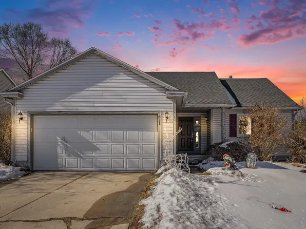 621 Winding River Dr, Williamston, MI 48895
