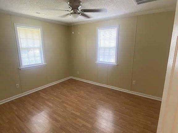 5th image of 709 Pawley St