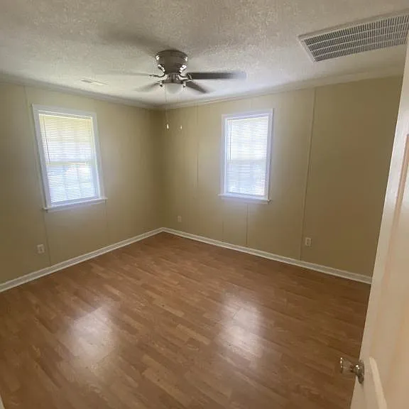 709 Pawley St — Photo 5