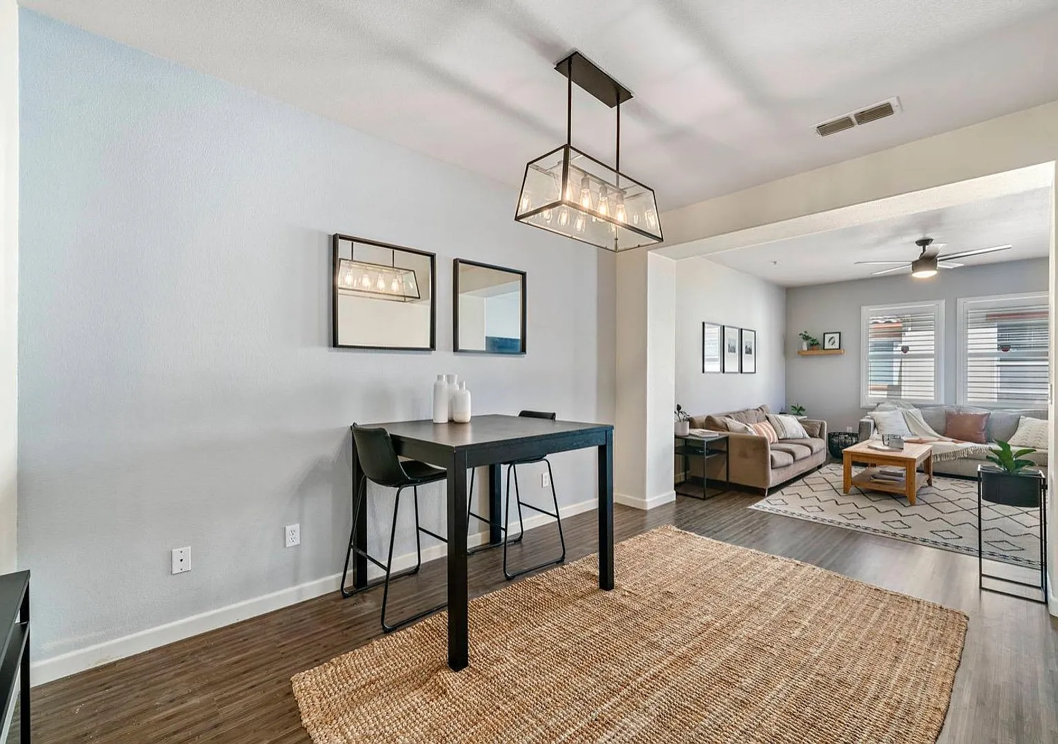 Beautiful 2 bed 2 bath located in Elk Grove! — Photo 3