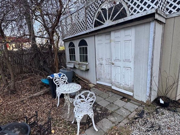 5826 Andersonville Rd, Waterford, MI 48329
