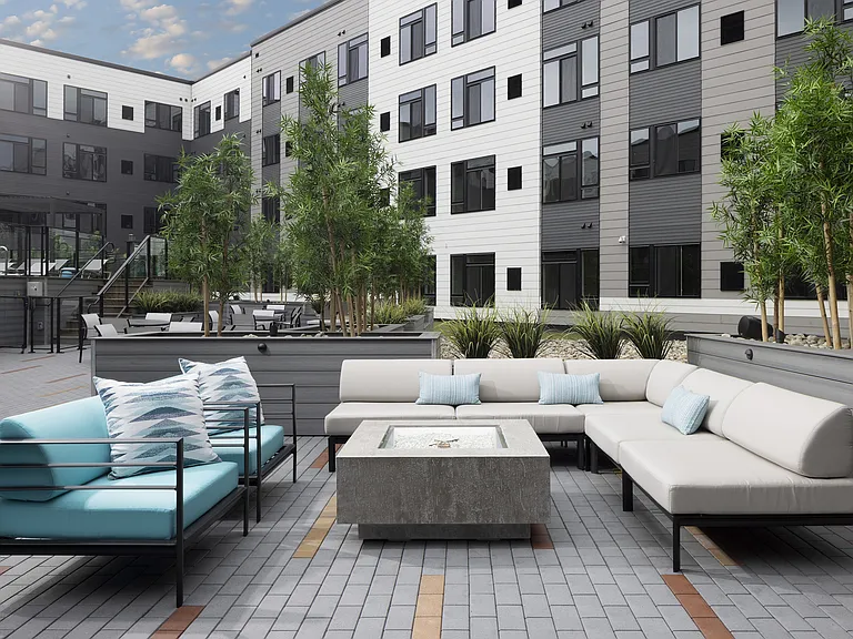 Courtyard Lounge & Firepit