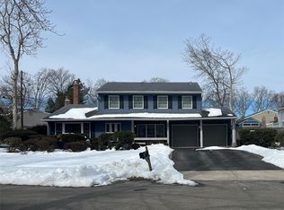 3 Decatur Ln, Lake Grove, NY 11755