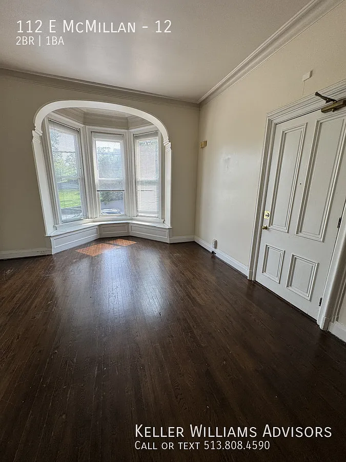 High ceilings, charm, convenience and killer price for 2026-27 — Photo 2