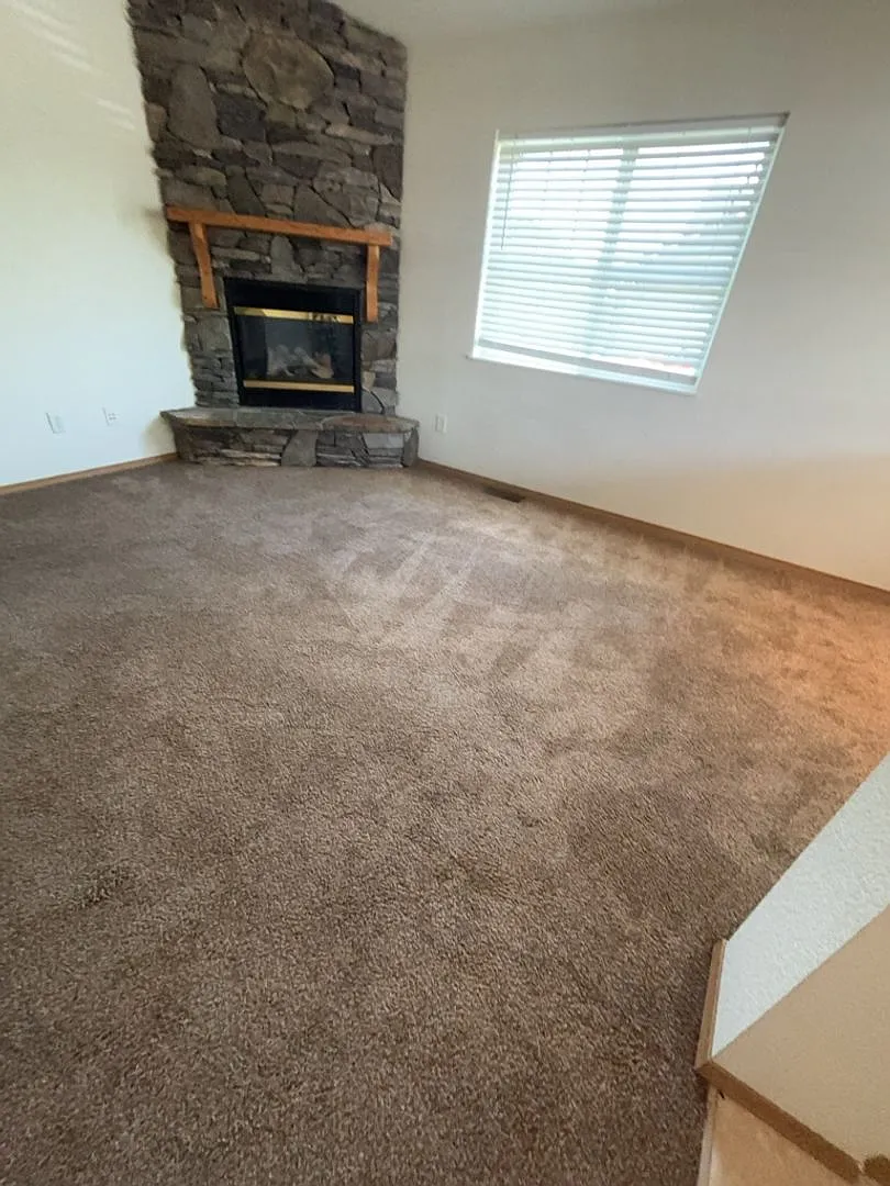 Centrally Located - 3 Bed - 2 Bath - Fenced Yard — Photo 4