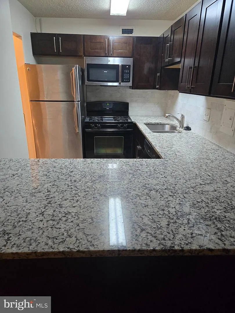 1 bed, 630 sqft, $1,950 — Photo 3