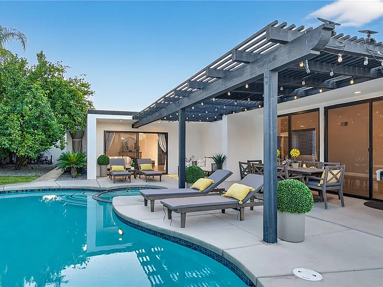 75407 Montecito Dr — Photo 36