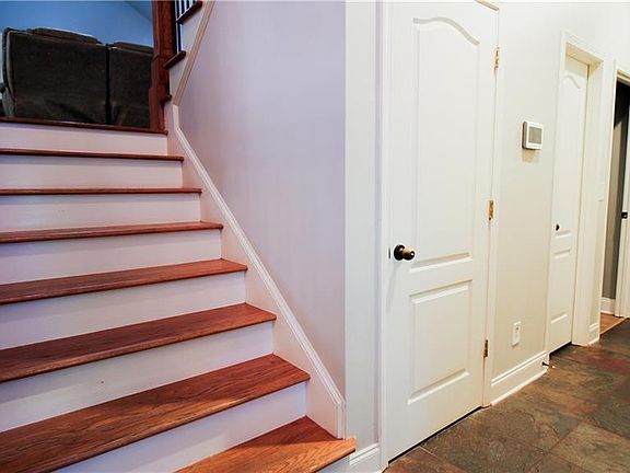 5th image of 80 Palmer Ct