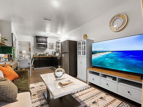 Ready for a cozy movie night? Gather around the flat-screen TV for fun!