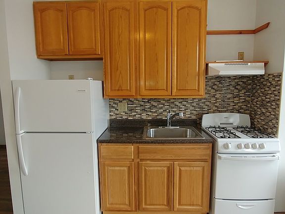 3rd image of 2805 33rd St APT 6C