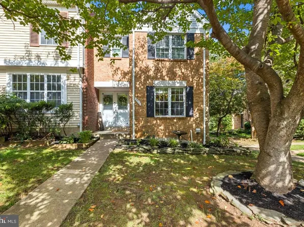 5715 Lawsons Hill Ct, Alexandria, VA 22310