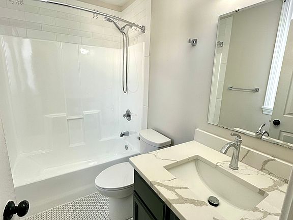 3rd image of 2836 Claypole Ave