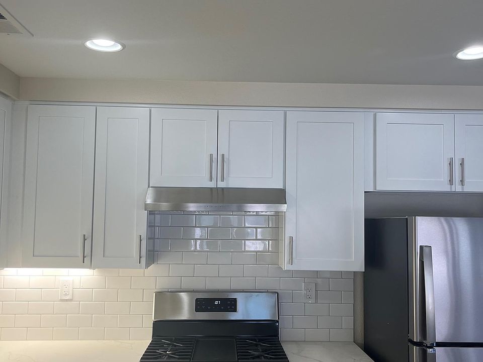 Newer kitchen with appliances, cabinets, quartz countertops & S/S sink and dishwasher.