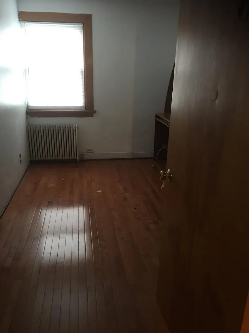 449 42nd St photo 1