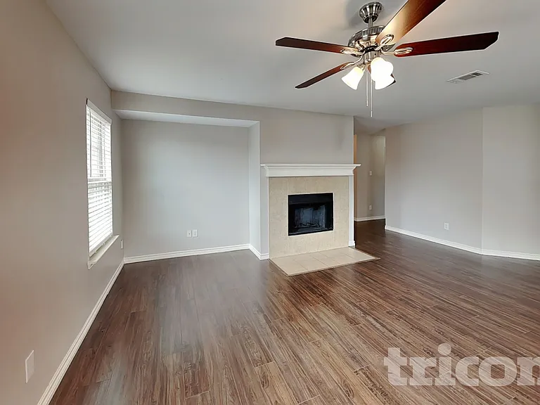 1326 Foster St — Photo 2