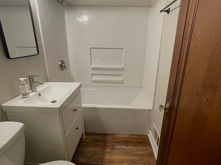 1008 Warwick Pl — Photo 8