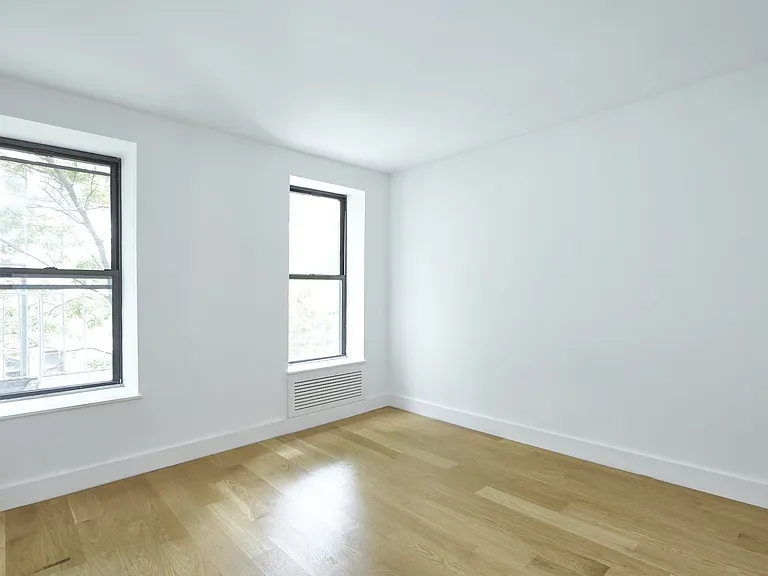 244 E 46th St #1A — Photo 1