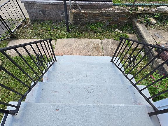 5th image of 247 E North St