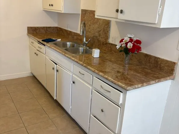 6727 Irvine Ave APT 1, N Hollywood, CA 91606