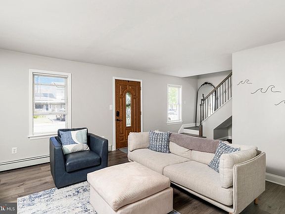 3rd image of 831 Conte Ave