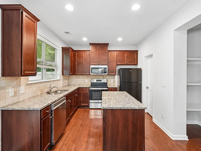 5860 Vinyard Ln — Photo 8