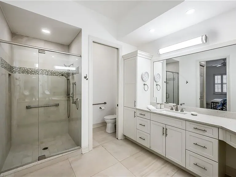 837 Sailaway Ln #204 — Photo 9