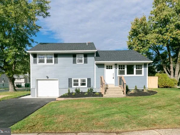 15 Beaver Dr, Barrington, NJ 08007