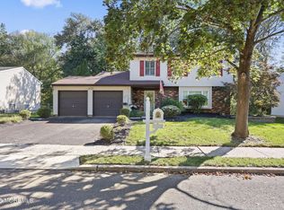 10 Colonial Ct, Howell, NJ 07731