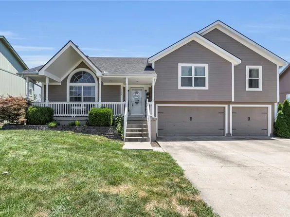 1304 NW Sycamore Dr, Grain Valley, MO 64029