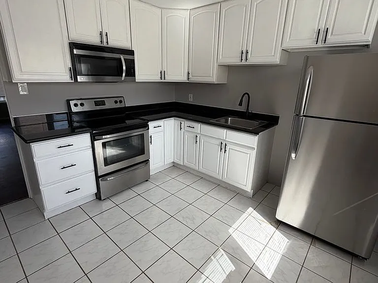 1531 Alcatraz Ave — Photo 2