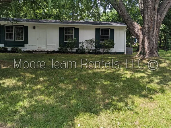 120 Robin St, Hendersonville, NC 28739