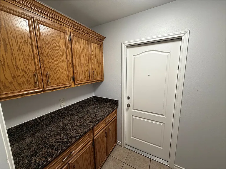 6830 Round Table St — Photo 28