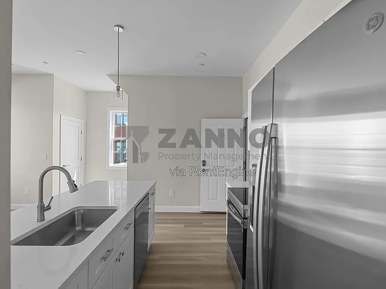 500 Main St #2R — Photo 2