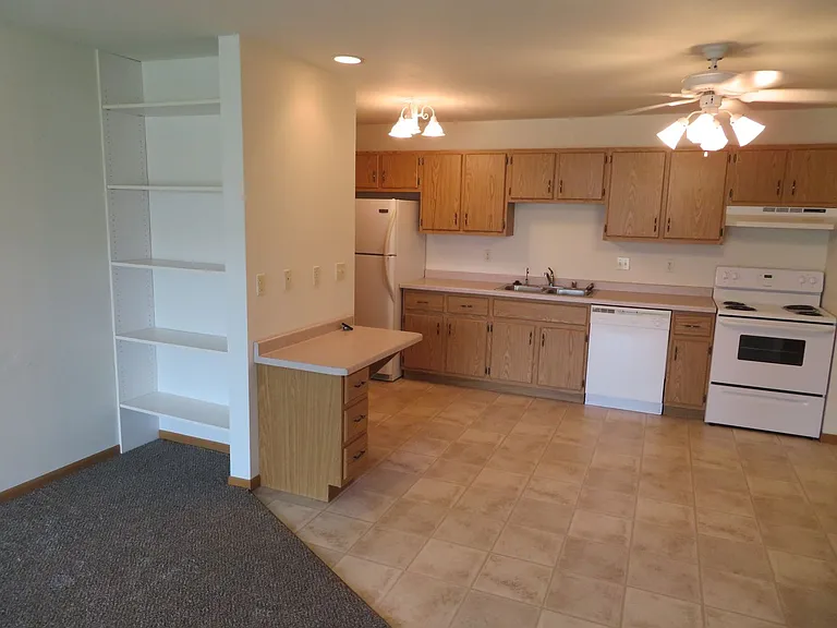 606 W State St — Photo 1