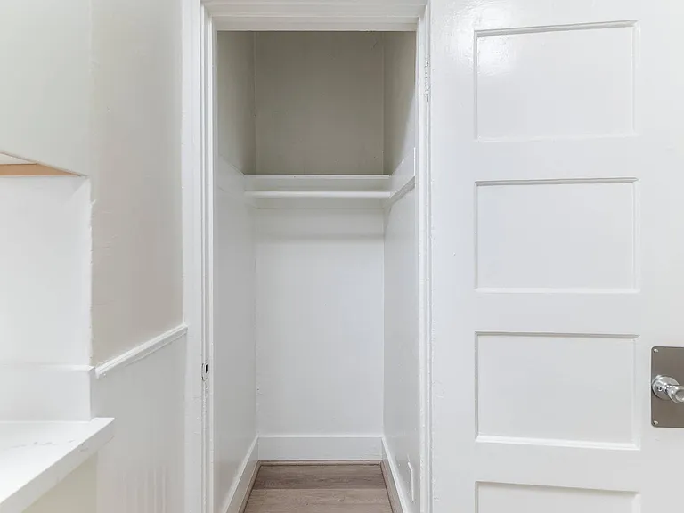 1008 Larkin — Photo 16