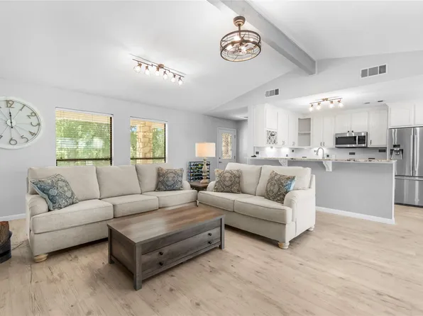 210 Teeoff #B, Horseshoe Bay, TX 78657