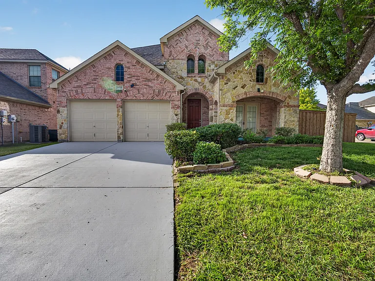 2616 Cove Dr — Photo 1
