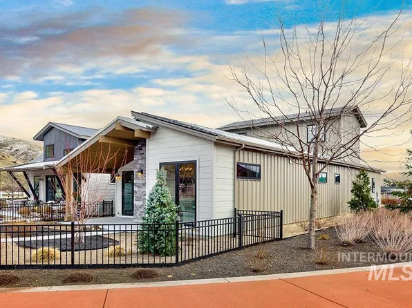 2662 S Shadywood Way, Boise, ID 83716