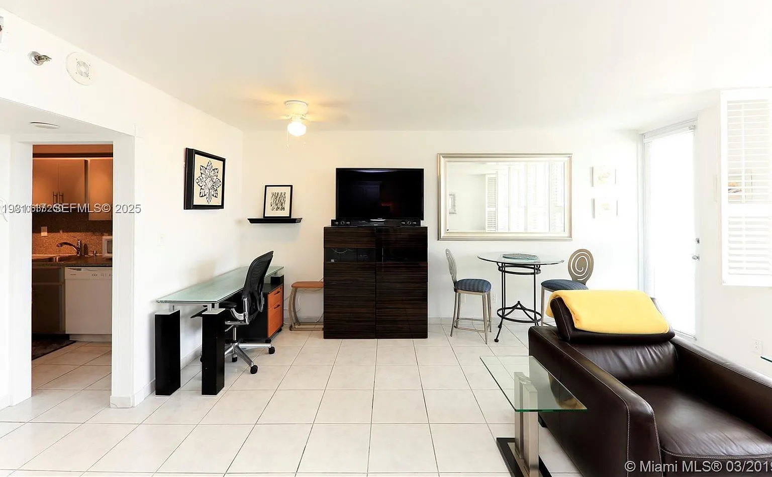 The Decoplage Condo — Photo 3