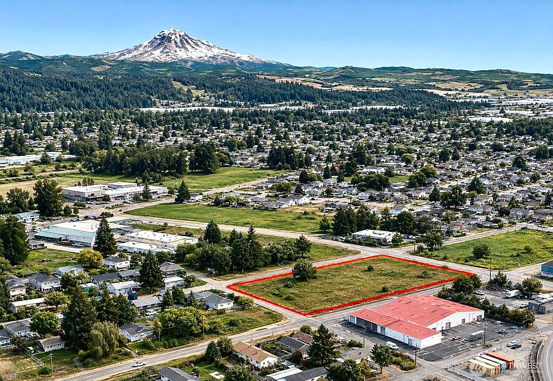 2nd image of 415 Tacoma Boulevard