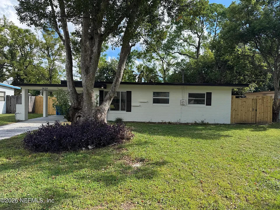 1629 Griflet Rd