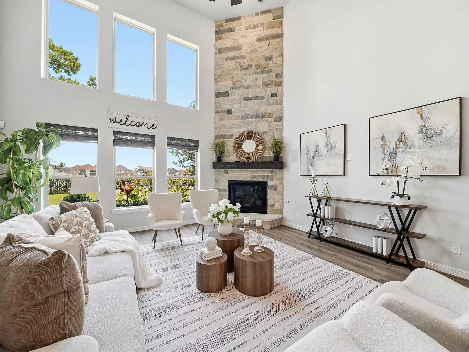 4 bed, 3.5 bath, 3355 sqft, $4,500 — Photo 1