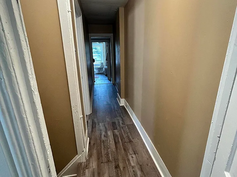 1225 Memorial Ave — Photo 11