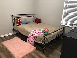 4 bed, 2.0 bath, 1368 sqft, $659 — Photo 1