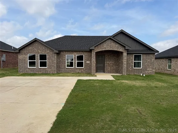 504 Honeysuckle Ln, Madill, OK 73446