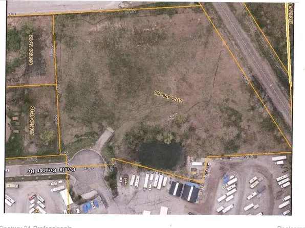 59121 Oasis Center Dr, South Lyon, MI 48178