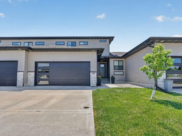 1220 Loren Dr, Cedar Falls, IA 50613
