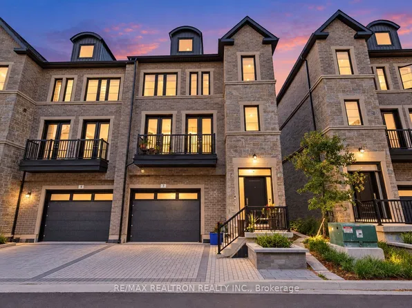 260 Eagle St #7, Newmarket, ON L3Y 1K1