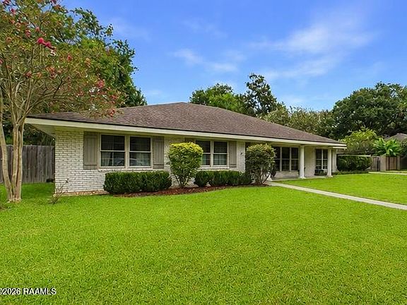 2nd image of 405 Live Oak Dr