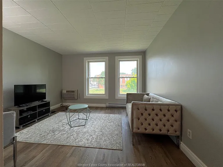 6563 Thornberry Cres — Photo 8
